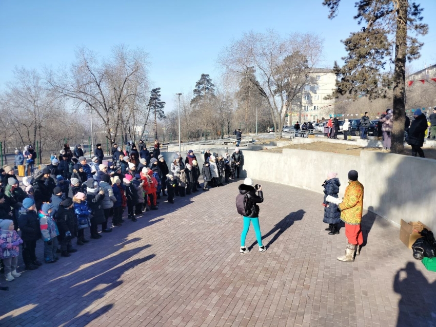 Жители Читы отпраздновали Масленицу в обновленном парке «Гагаринский»