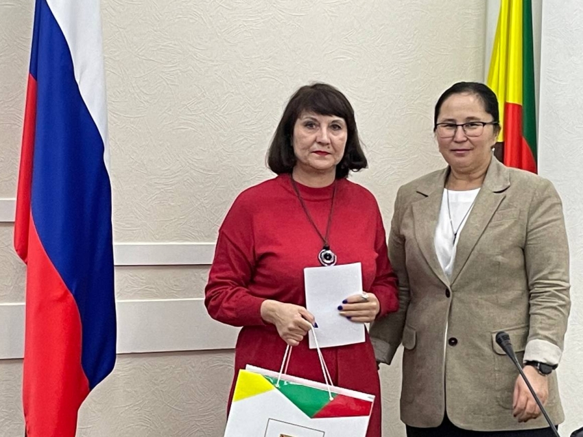 ​Татьяна Цымпилова вручила благодарственные письма сотрудникам комиссий по делам несовершеннолетних Забайкалья