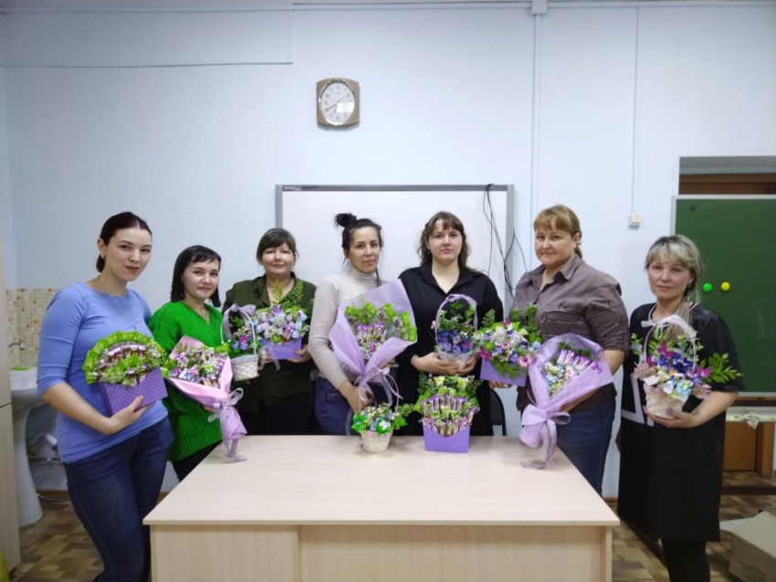 Участники социальных проектов помощи семьям с детьми с ОВЗ в Забайкалье изготовили подарки к 8 марта