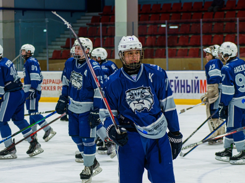 Хоккейный клуб «Манул» лидирует на первенстве Сибири и Дальнего Востока по хоккею с шайбой 