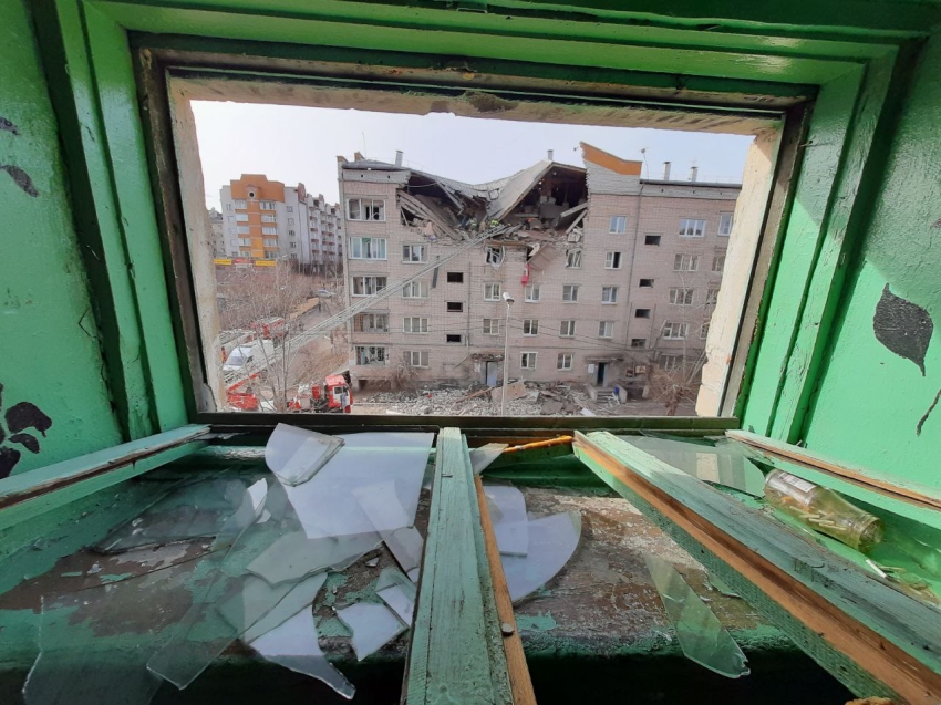 Выбитые от взрыва окна в домах Антипихи планируют заменить до конца недели 