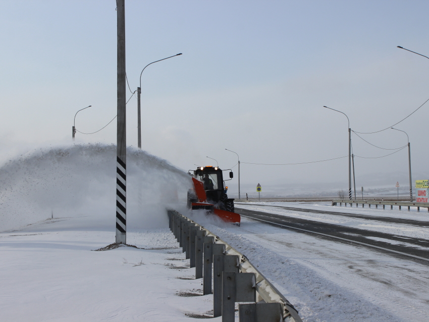 Федеральные и региональные дороги в Забайкалье от снега убирают свыше 150 единиц техники