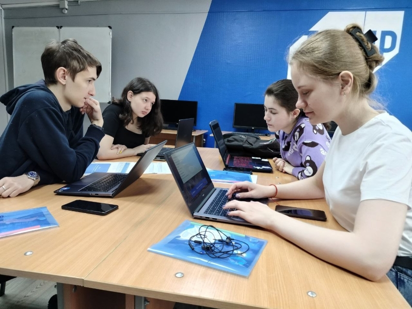 Первый день межрегионального хакатона «Цифровое будущее» завершился в столице Zабайкалья