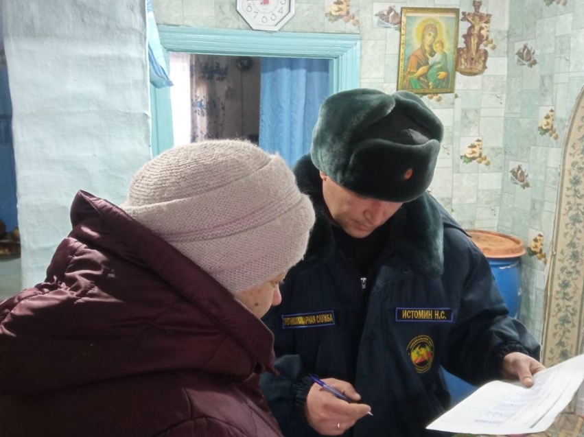 Подворовые обходы проходят в селах Zабайкалья для уменьшения рисков возникновения пожаров 