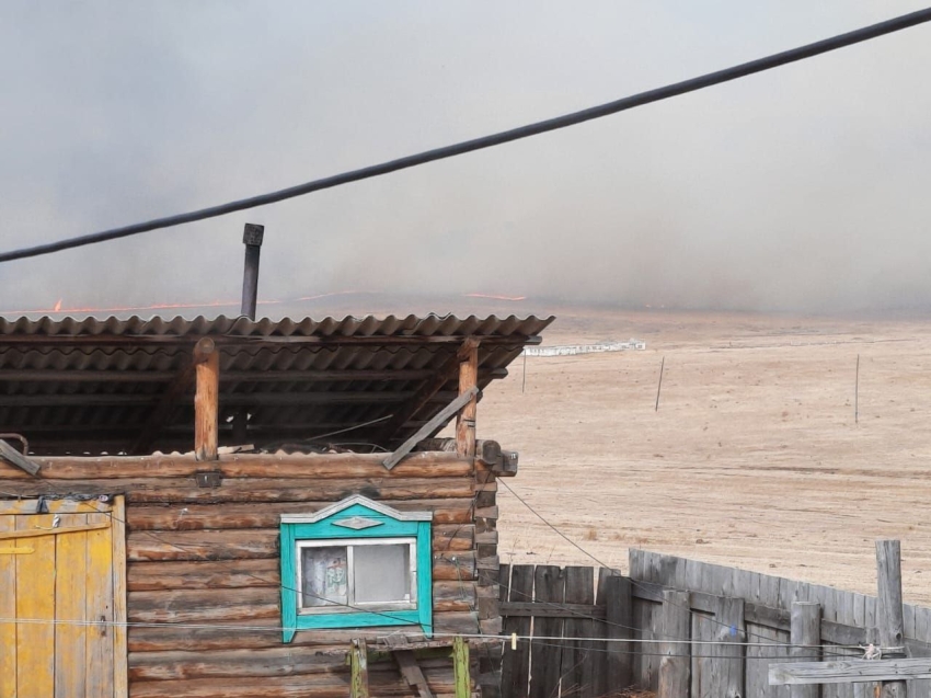 Лесопожарные формирования трижды спасли село Курулга от степного пожара и животноводческую стоянку