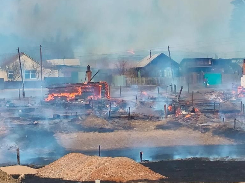 Больше 140 домов отстояли во время пожара в забайкальском селе Баляга