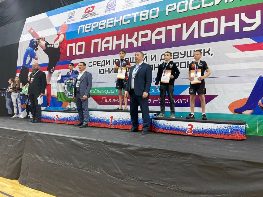 Забайкальцы завоевали три медали на первенстве России по панкратиону в Уфе 
