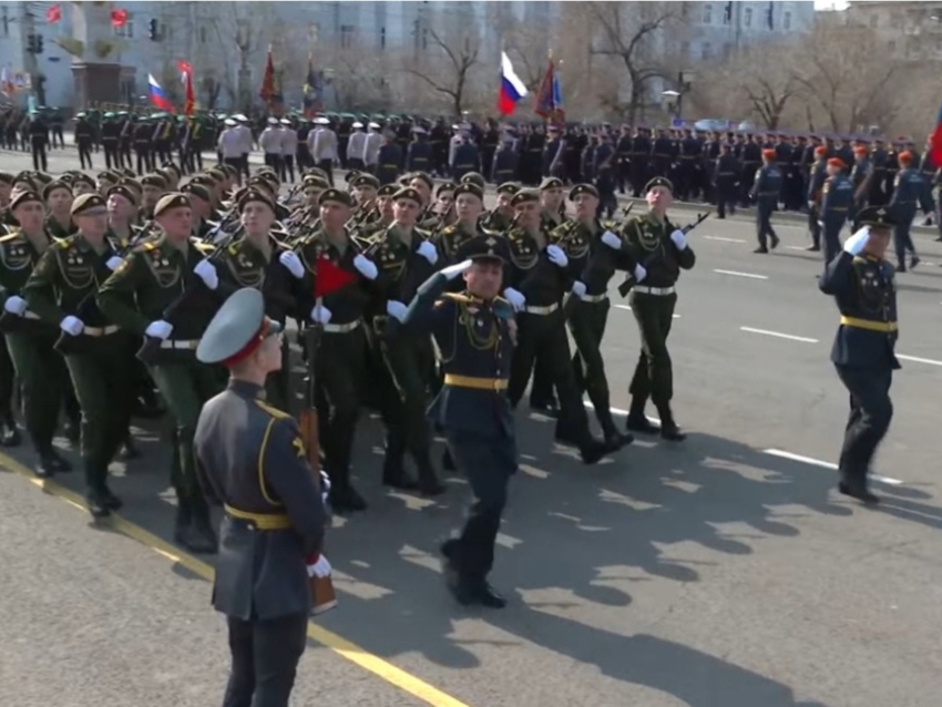 Парадные расчёты прошли по площади Ленина в ходе парада Победы