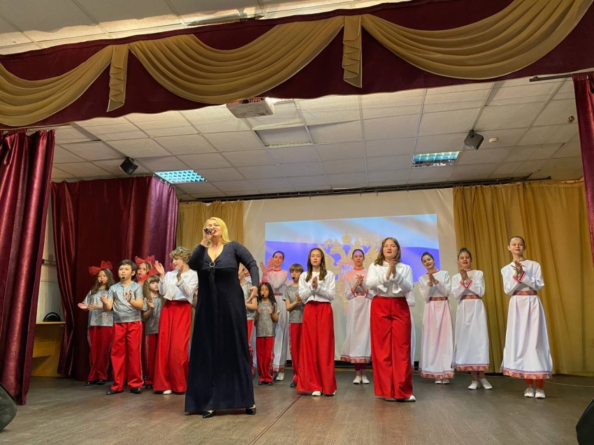 Артисты центра «Гураненок» выступили для работников госпиталя в день медицинской сестры в Чите 