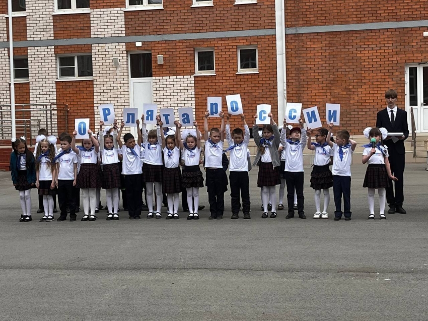 Читинские школьники продолжают вступать в ряды «Орлят России»
