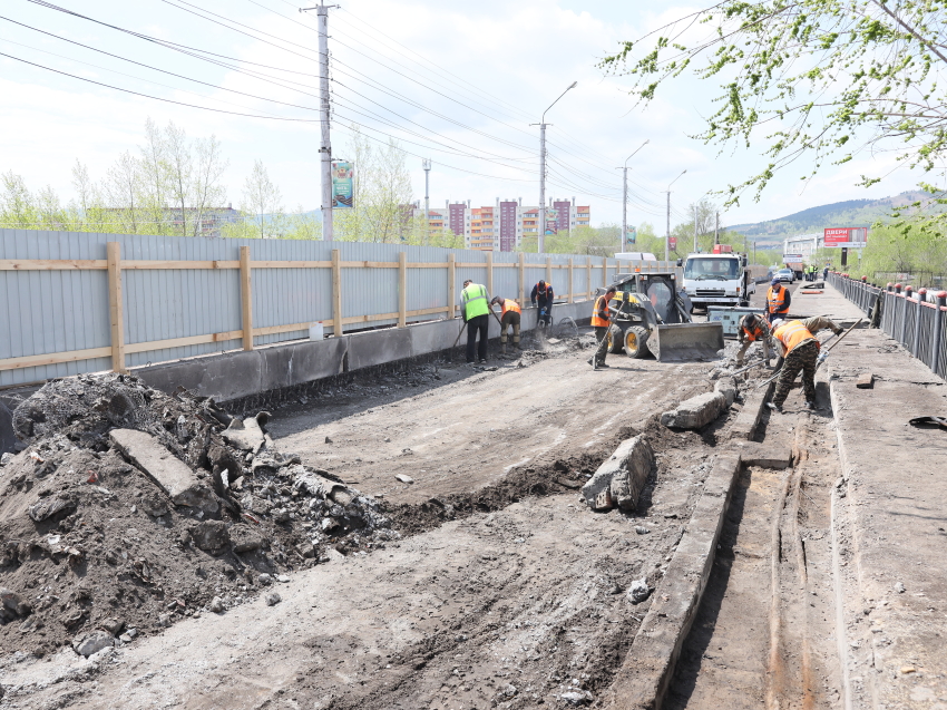 На время ремонта моста через Ярославского во избежание пробок изменили режим работы светофора предпросмотр