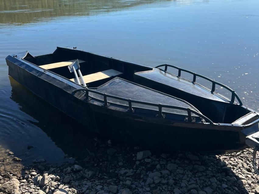 Первую в истории Забайкалья безопасную моторную лодку создал предприниматель из Кокуя 