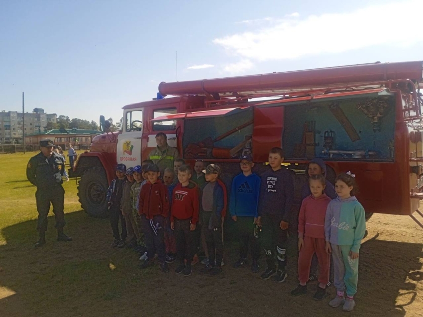 Выставка пожарной техники прошла в пожарных частях ГУ «Забайкалпожспас» в день защиты детей 