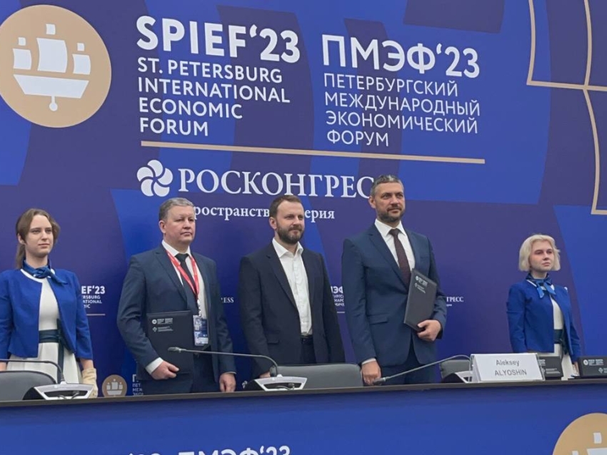 Александр Осипов подписал соглашения с ведущими федеральными компаниями на ПМЭФ-2023