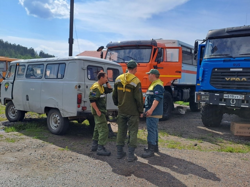 Лесные пожарные из Забайкальского края помогли потушить крупный пожар в Якутии в сложных погодных условиях предпросмотр