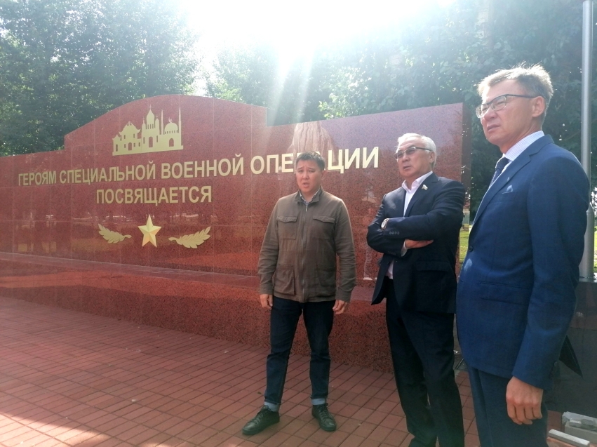 Сенатор РФ Баир Жамсуев проверил ход строительных и ремонтных работ на объектах поселка Агинское