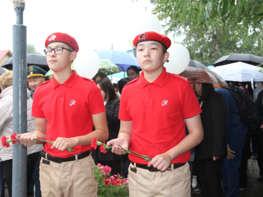 Митинг памяти Даримы Аликовой-Базаровой провели в школе №2 поселка Агинское