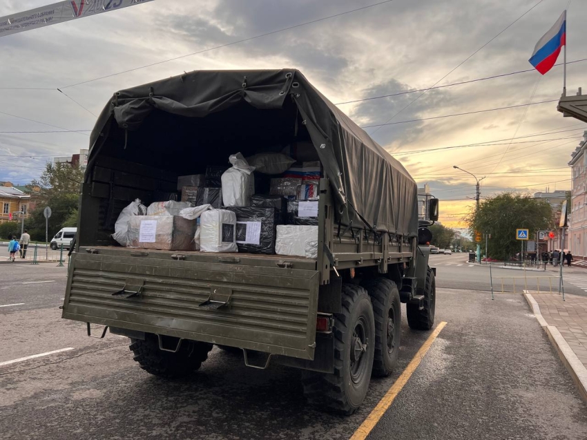 По итогам автопробега «#ВместеПОБЕДИМ» в Забайкалье собрали четыре военных автомобиля с посылками для бойцов