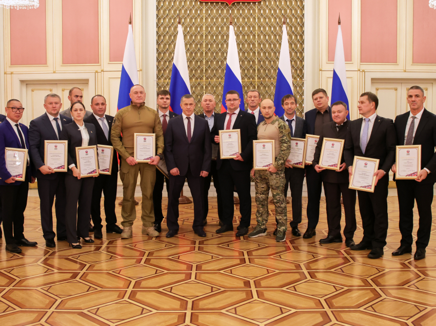 Юрий Трутнев наградил волонтёров, которые помогают отряду «Союз» Российского союза боевых искусств на СВО
