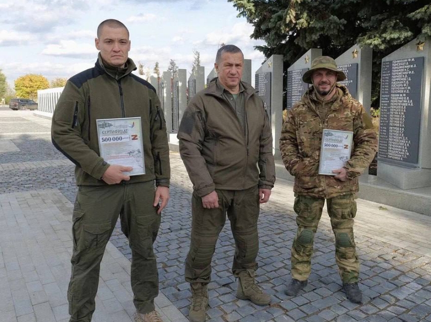 Юрий Трутнев вручил награды военным корреспондентам, отмеченным Общероссийской литературной Премией им. В.К. Арсеньева