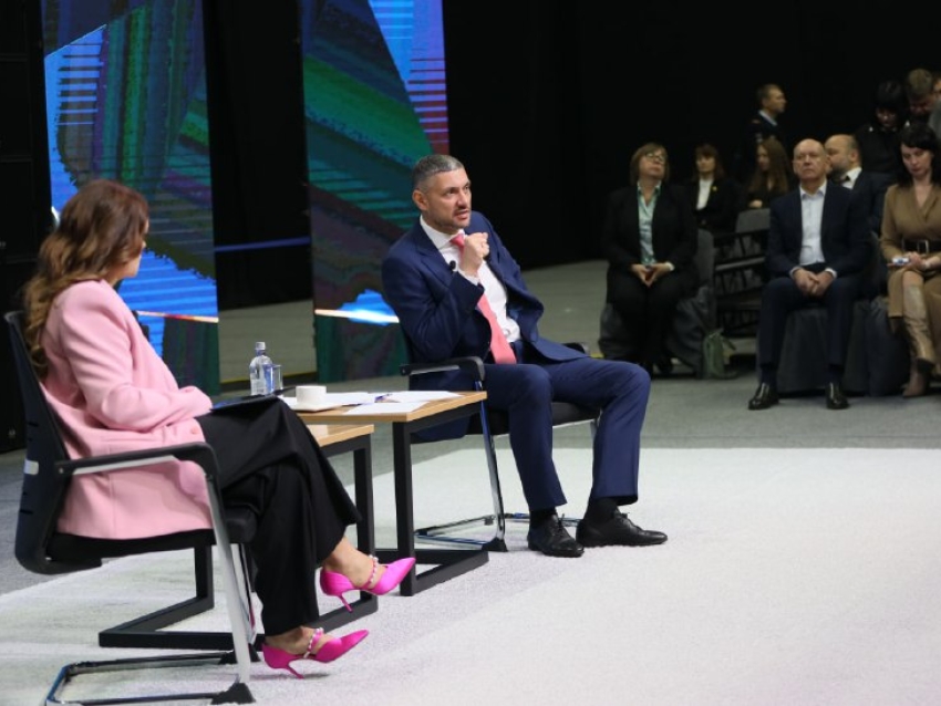​Более четырех тысяч вопросов поступило на «Прямой разговор» с губернатором Забайкальского края Александром Осиповым