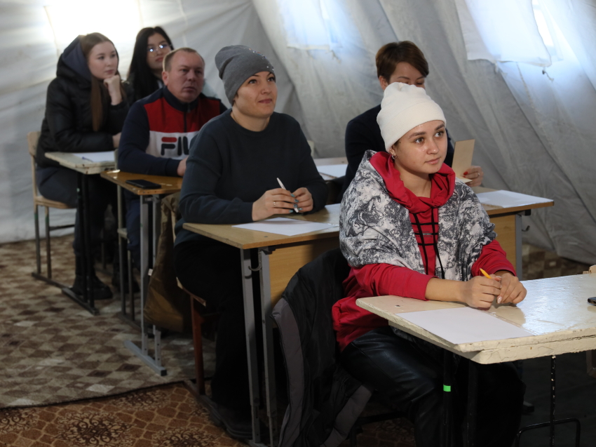 На берегу реки с горячим чаем: В Чите одной из площадок географического диктанта впервые стал этно-археопарк «Сухотино»