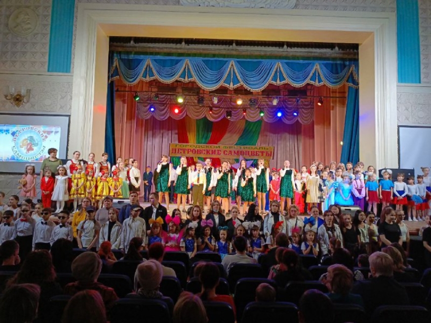 ​Около 700 забайкальцев объединил городской конкурс «Петровские самоцветы» в Петровске-Забайкальском