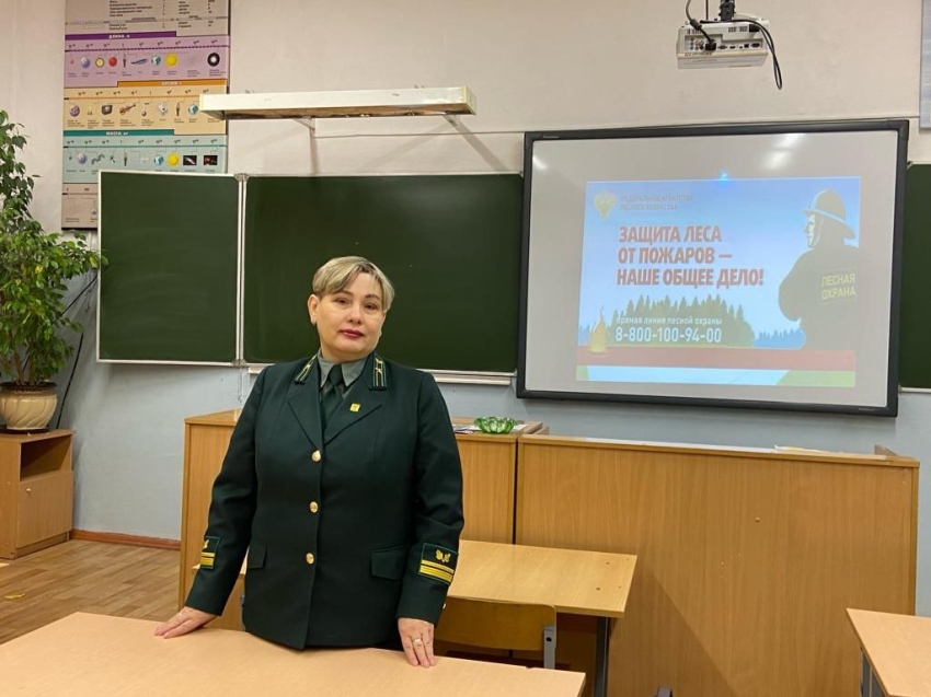Специалист Минприроды Забайкалья провел урок по охране леса от пожаров в читинской школе