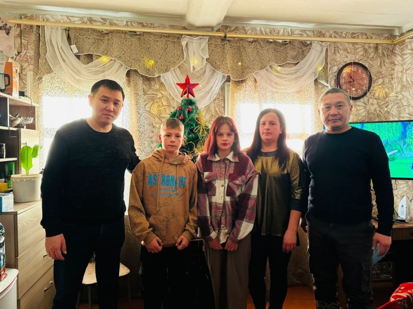 Буянто Батомункуев исполнил новогодние желания юных агинцев