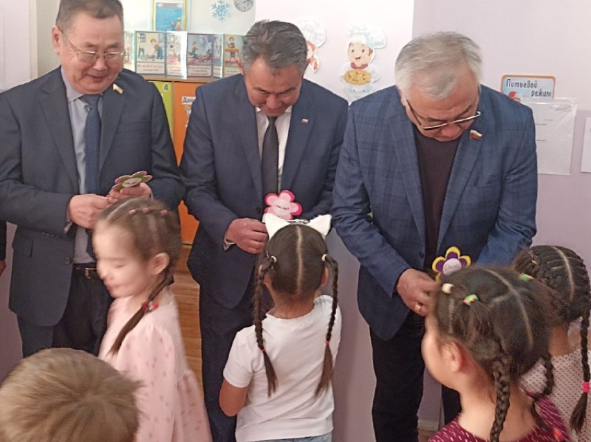 Сенатор Баир Жамсуев побывал с рабочей поездкой в Могойтуйском районе 