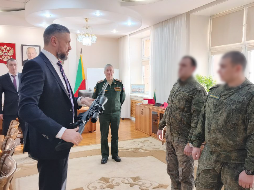 Александр Осипов передал образцы новейшего и современного вооружения бойцам Восточного военного округа из Забайкалья