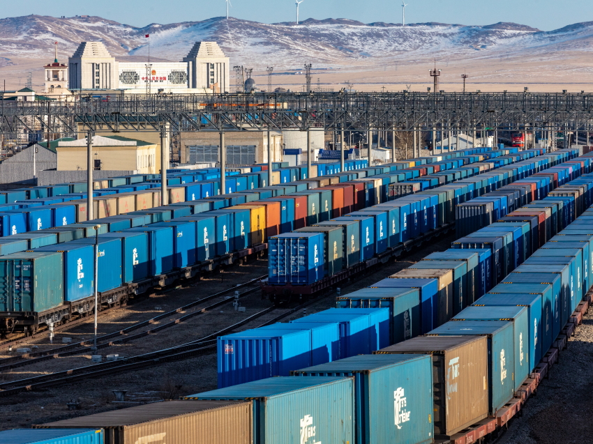 ​Объем внешнеторговых перевозок между Россией и Китаем через станцию Забайкальск вырос на 32% предпросмотр