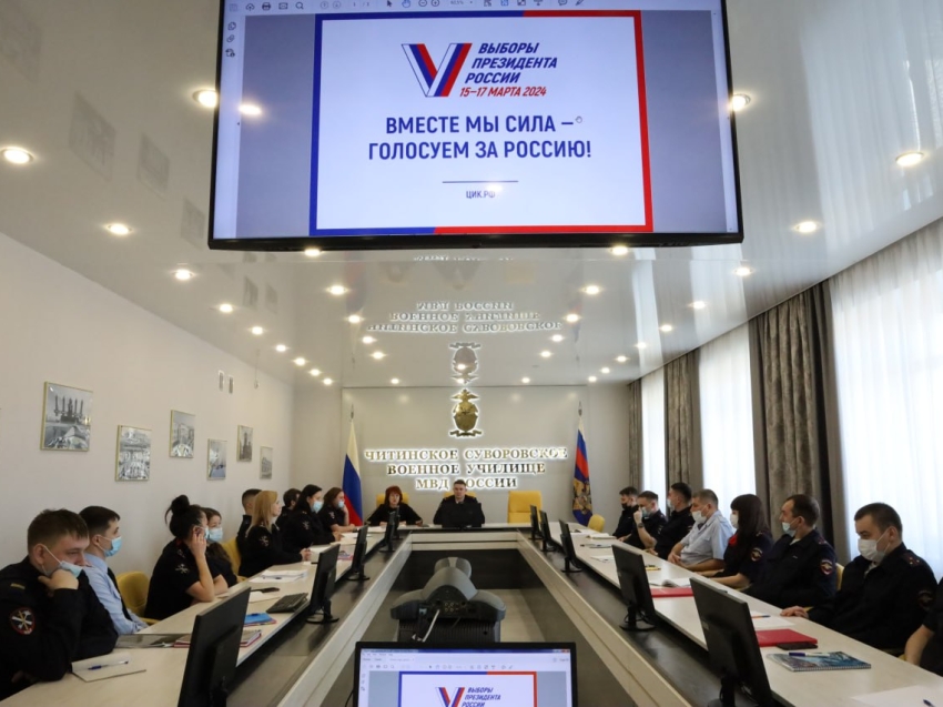 ​Члены Избирательной комиссии Забайкалья рассказали сотрудникам суворовского училища о проекте «ИнформУИК»