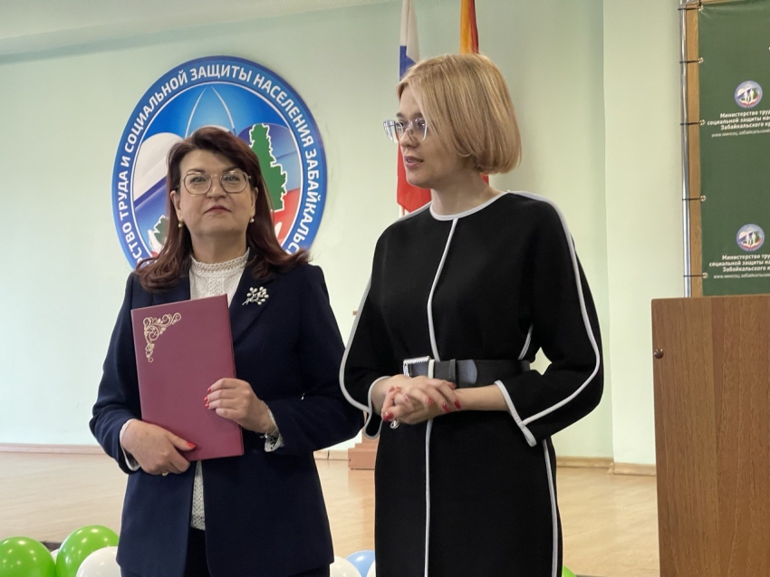 ​Елену Калашникову – нового министра труда и соцзащиты населения Забайкалья представили коллективу 
