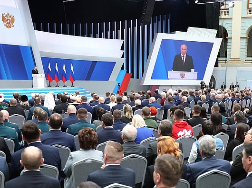 ​Владимир Путин поручил списать регионам большую часть задолженности по бюджетным кредитам 