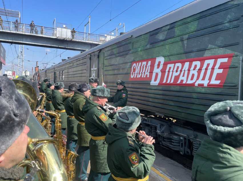 Творческие коллективы Забайкалья встретят агитпоезд «Сила в правде» на вокзале Читы 9 апреля