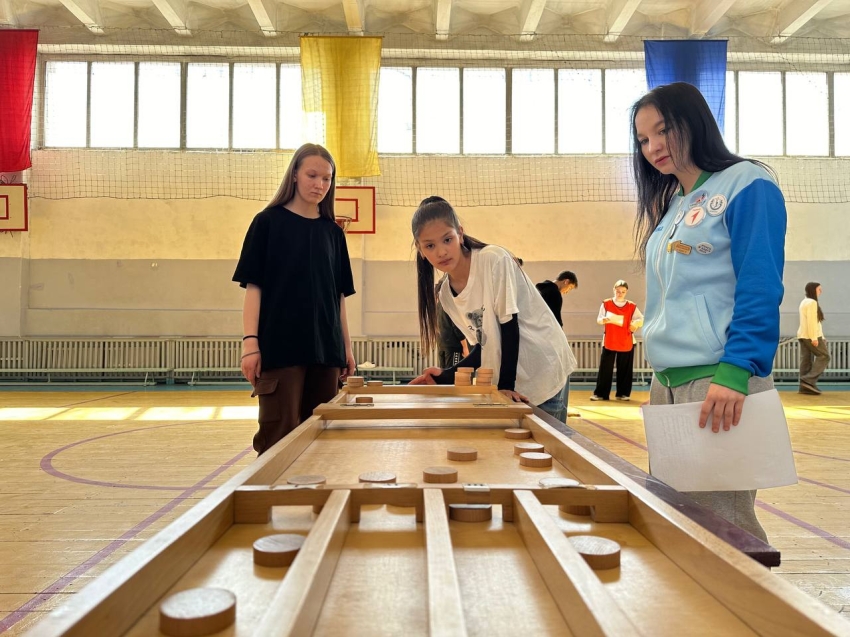 Почти 300 школьников приняли участие в турнире по настольном спортивным играм в Чите