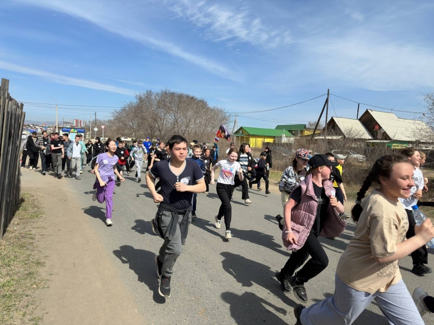 Более тысячи забайкальцев из Читинского района пробежала по 1418 метров в честь Дня Победы 