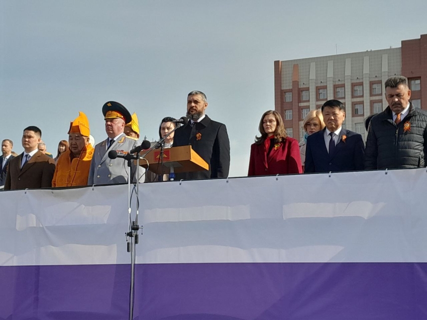 Губернатор Забайкалья Александр  Осипов обратился к участникам и зрителям военного парада в Чите