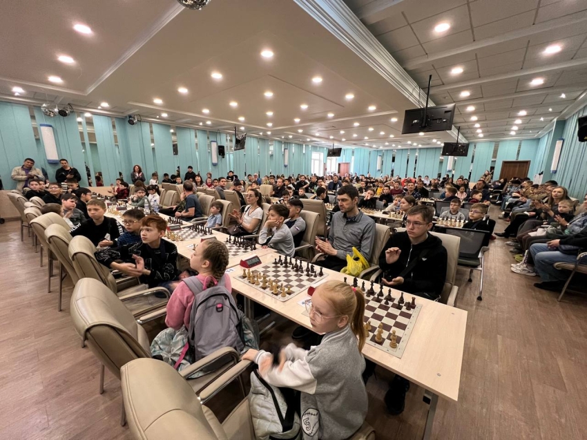  Более 200 шахматистов принимают участие в 14-ом межрегиональном турнире по шахматам памяти Александра Черняева