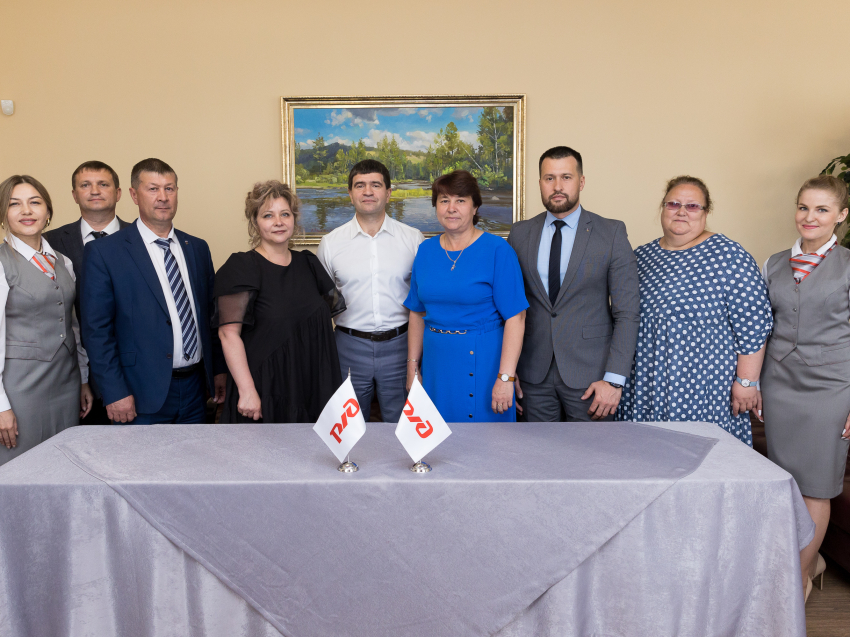Министр спорта Забайкалья принял участие в подписании договоров об оказании помощи районам края от РЖД