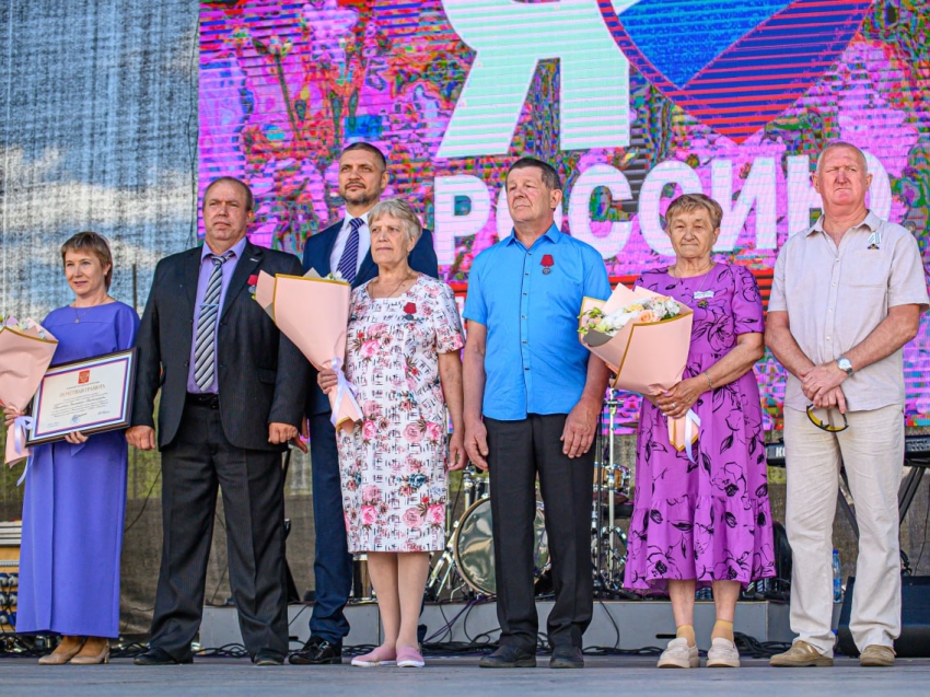 На центральной площади Читы прошла церемония вручения государственных наград и паспортов Российской Федерации