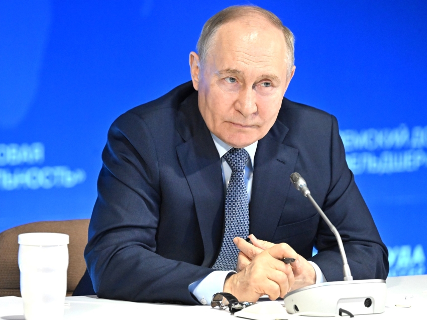 Владимир Путин поддержал идею ввести стипендии для студентов вузов на Дальнем Востоке, чтобы они продолжали учебу в макрорегионе