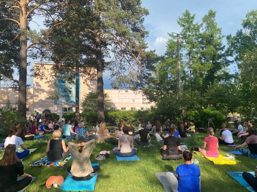 «Спортивное лето»: бесплатные тренировки под открытым небом стартовали в столице Забайкалья (6+)