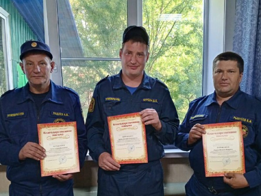 Пожарных «Забайкалпожспаса» из  Новокручининска наградили за спасение 25 человек на пожаре 