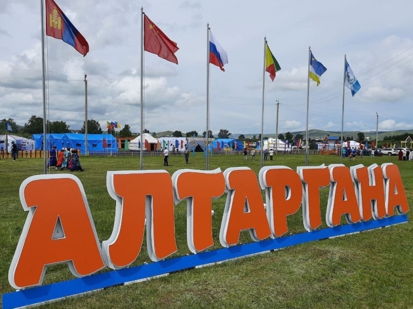 Больше 400 забайкальцев примут участие в Международном всебурятском фестивале «Алтаргана 2024» в Монголии