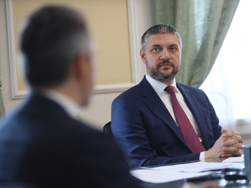 Глава региона Александр Осипов обсудил повышение средней заработной платы рабочих с руководством ТГК-14