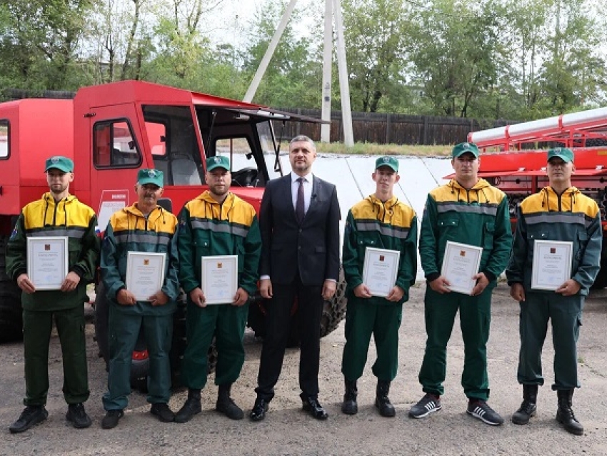 Губернатор Забайкальского края Александр Осипов наградил пожарных, боровшихся с огнем в Каларском округе
