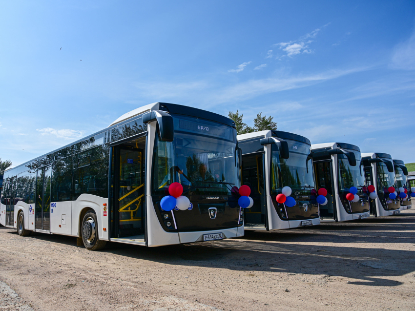 Новые пассажирские автобусы пополнили автопарк ППГХО. Они уже выходят на маршруты.
