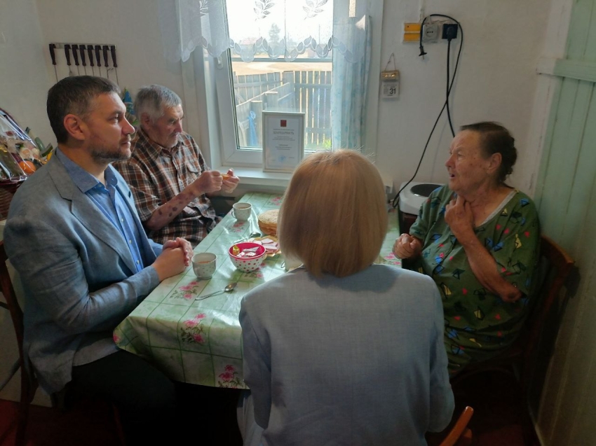 ​За сохранение семейных ценностей и воспитание детей: Супруги из Забайкалья получили благодарность губернатора 